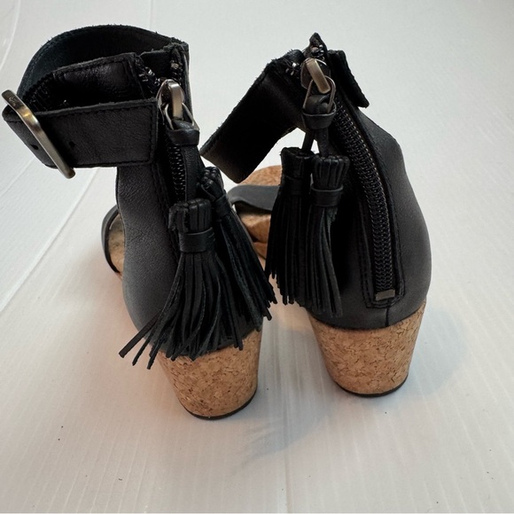 UGG Zoe Black and Tan Wedge Sandals - Picture 6 of 14
